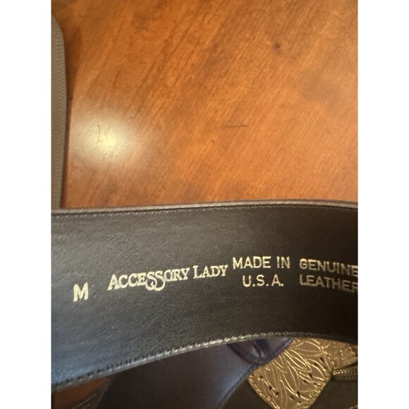 Accessory Lady Navy Blue Leather Belt Size M with Gold Tone Accent Buckle - Picture 11 of 16